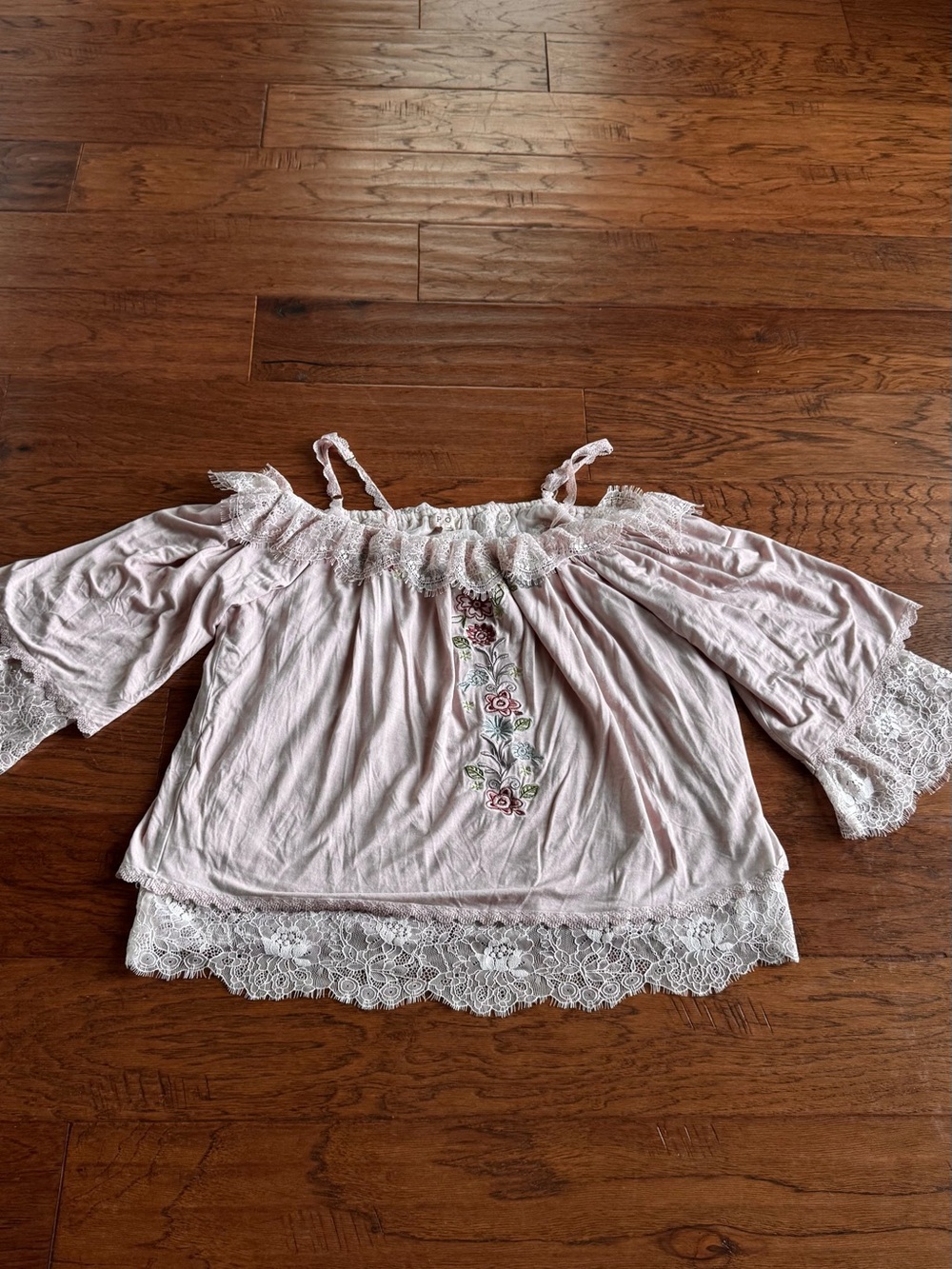 POL Embroidered Lace Top - Picture 4 of 9